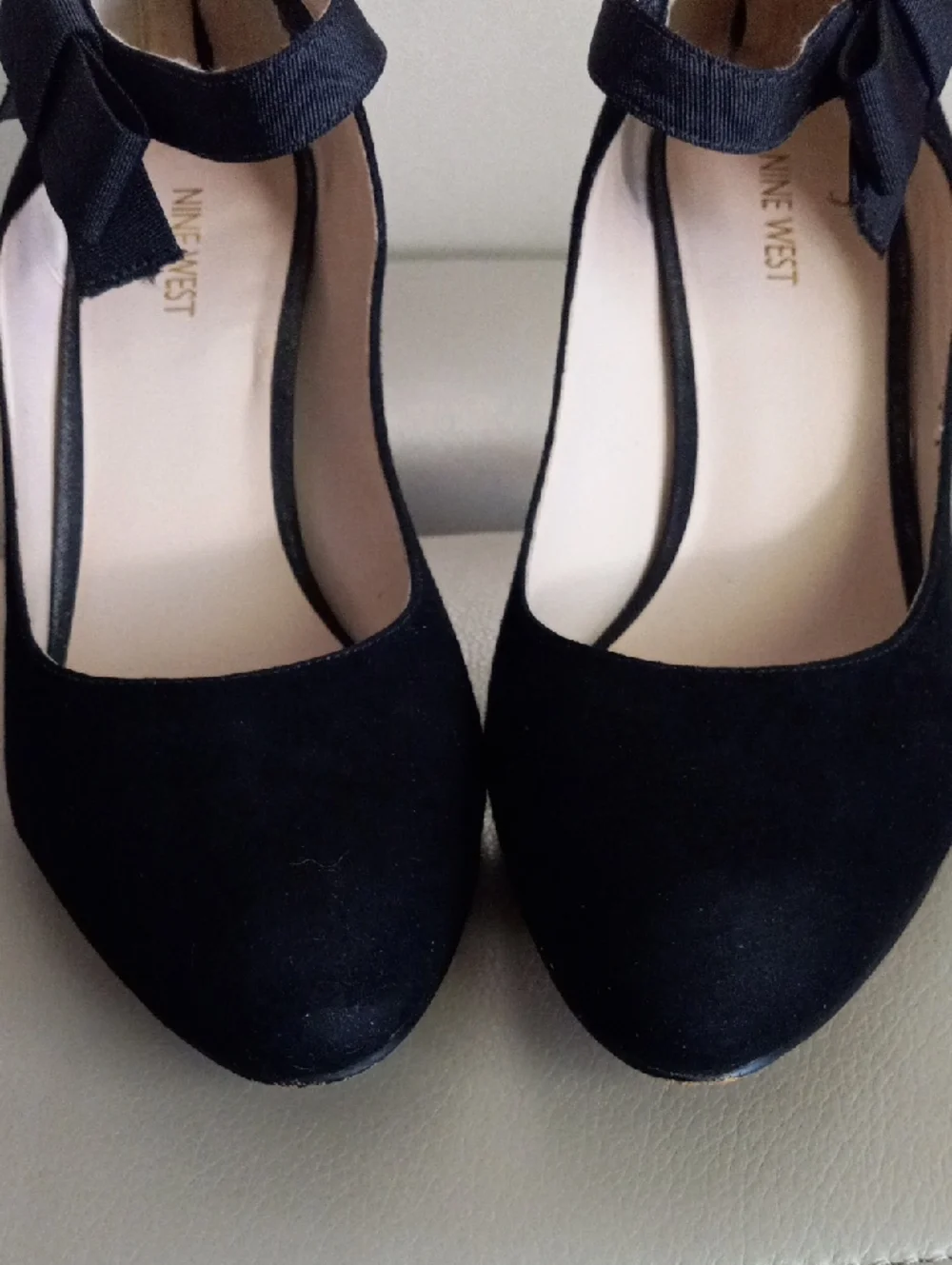 Nine West Black Suede Pointed-Toe Heels with Bow Accent Size 9.5M